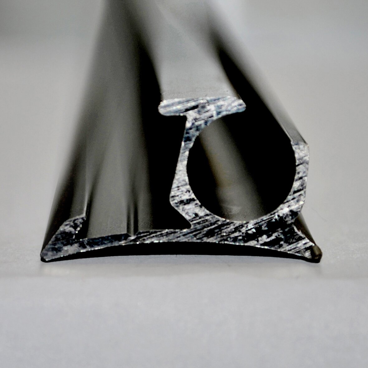 Piping Profile Rail bent 5 m, black