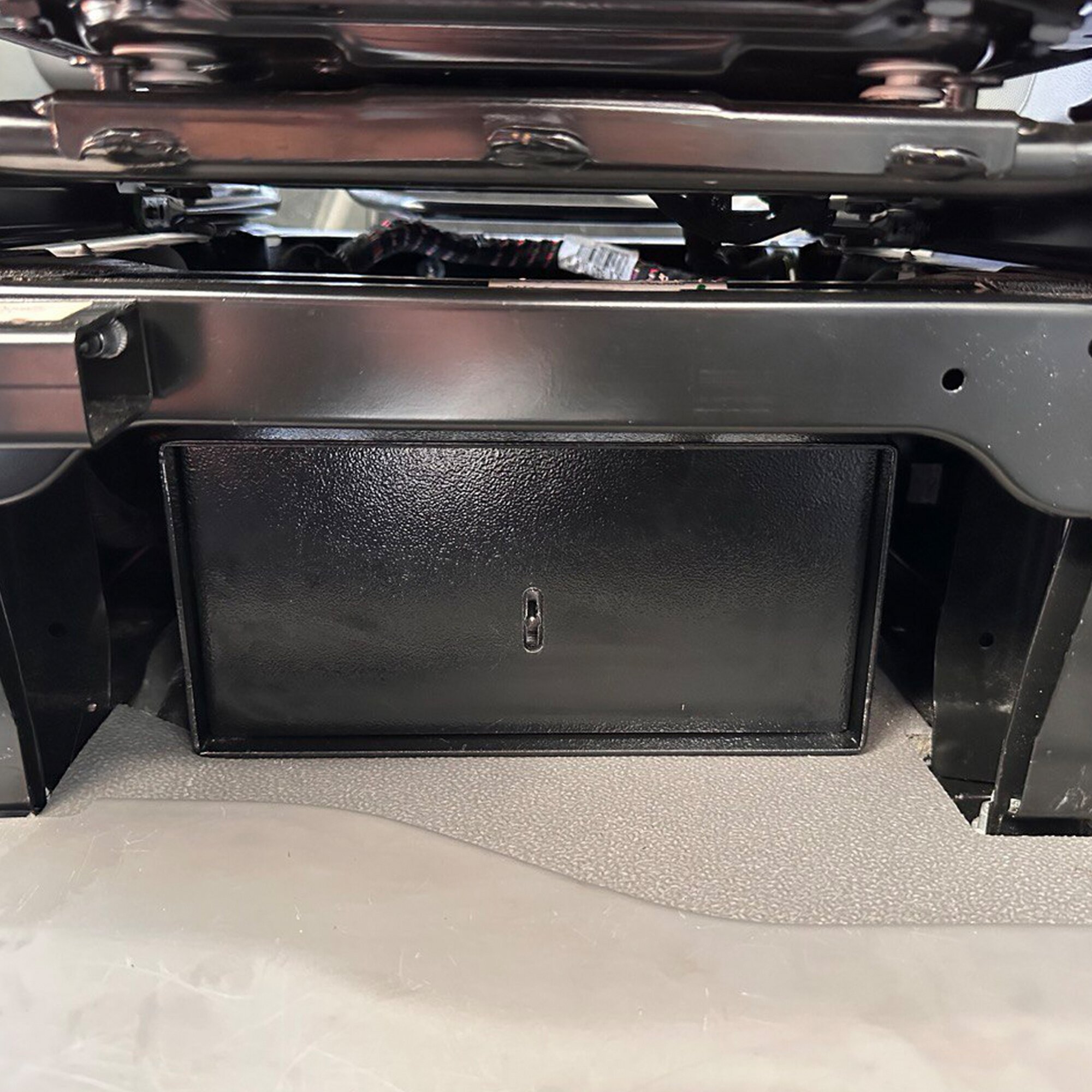 Seat Base Safe VW Grand California, Safe opening at the back